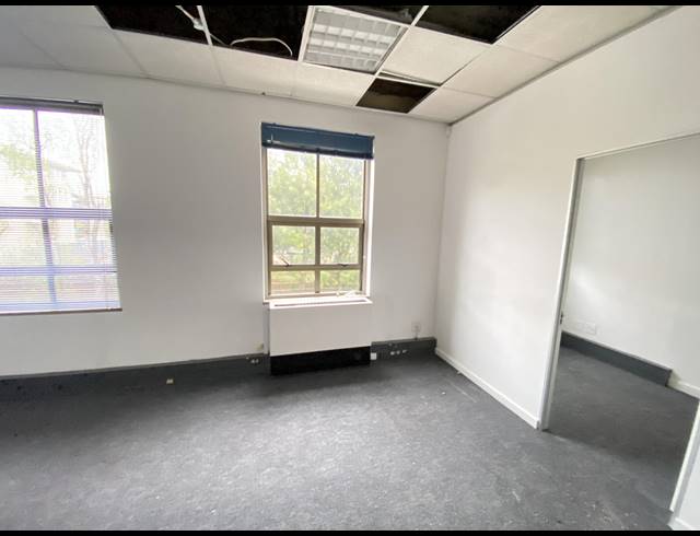 27M² OFFICE TO LET IN RONDEBOSCH